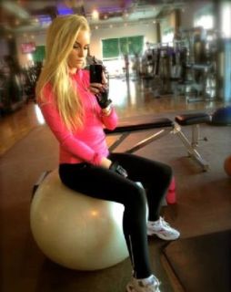 SPORCU GENÇ KIZ GÖRENLERİ BÜYÜLÜYOR! 