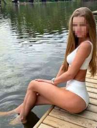 Büyük penis arayışında olan Lonita