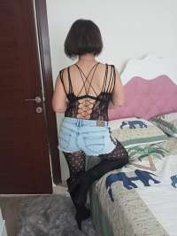 Dans ederek ön sevişme veren Hadise