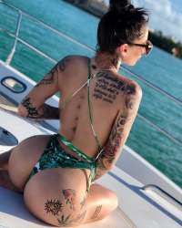 Dövmeni öpmek istiyorum!