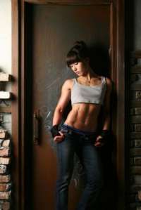 Elit kızlar abslerini gösterir