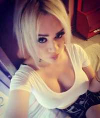 Erkeklere eşlik edecek Köşem