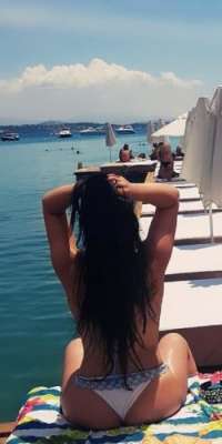 Erkeklerin sunduğu sarışın escort bayan Ceyda