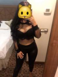 Erkeklerin sunduğu sarışın escort bayan Ceyda