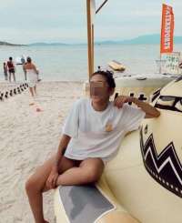 Etkileyici fiziği olan Könül