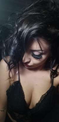 İtaatkar bir karaktere sahib Aylin