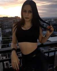 Kendine çok iyi bakan Aslı