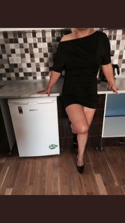 Kiyafetleri ile dikkat çeken Nevin