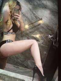 Neşe ve zevk dolu Ayşe