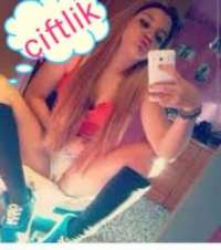 Profesyonel tarzi olan bayan Duygu