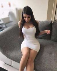 Pürüzsüz göğüslere sahib Jasmin