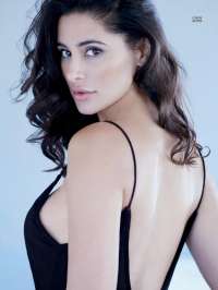 Seksi kadınlar dinleniyor.