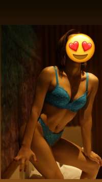  Sevdiğine karşı çok saygılı ve sakit Damla