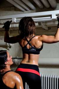 SPORCU GENÇ KIZ GÖRENLERİ BÜYÜLÜYOR! 