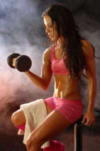 Sporcu kızlar dinleniyor.