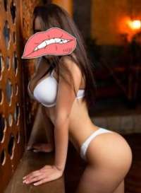 Süt gibi vajinası olan Diyana