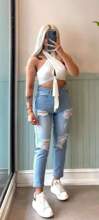 Tatlı bir güzel Funda