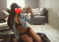 Yatak odasında eğlenmeyi seven Sila