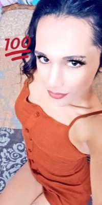 Yatakta kışkırtıcı erotizm yapan Mira