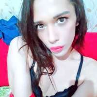 Yatakta kışkırtıcı erotizm yapan Mira