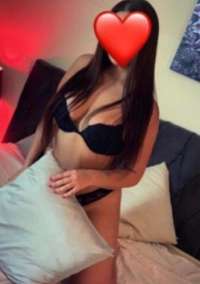 Zevk Kadını esmer Escort Lale