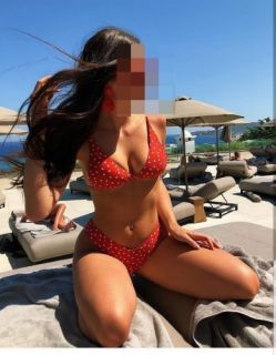 Güzel görünüme sahip Sena
