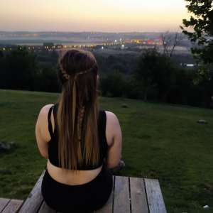Arkadan Veren Şık Escort Derin