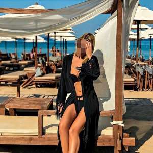 Çekici görünüme sahip Züleyha