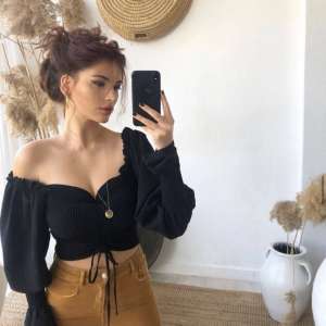 Dolgun popolu ve seksi vücutlu Ayça