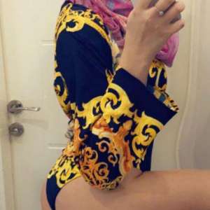 Dolgun vücut hatları olan Ceren