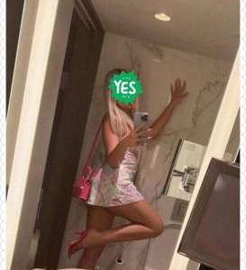 Eğlenceye düşkün bayan Alev