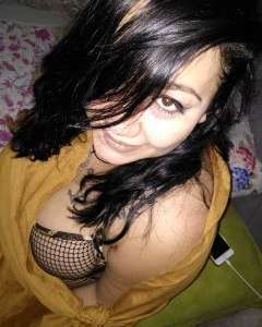 Güzel fiziği olan Günay