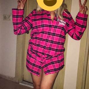 Harika sıkı dolgun kalçalara sahip Melis