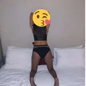 Kendi evinde buluşan Melis