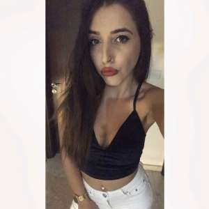 Kendi evinde görüşen Nedime