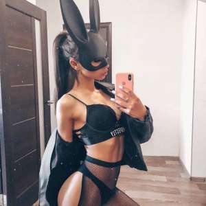 Lüks yerleri seven Rana