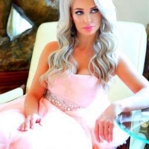 Oldukça çekici escort Leman