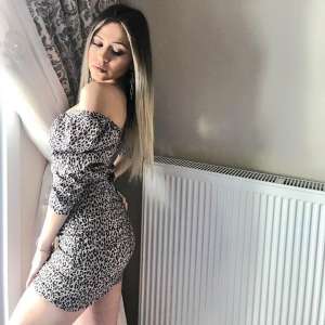 Seksi göğüslerine bayılacağınız Alev