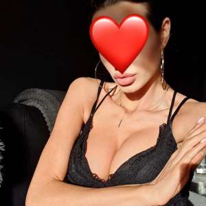 Yatak odasında eğlenmeyi seven Sila