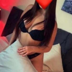 Zevk Kadını esmer Escort Lale